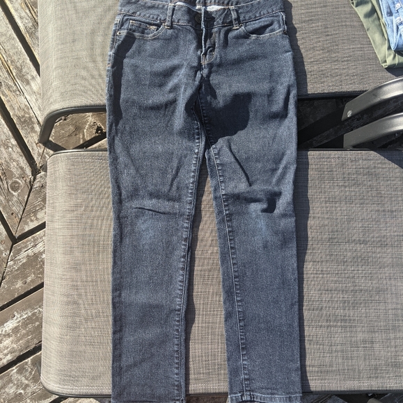 EUC GUESS Dark Jeans - Picture 2 of 4